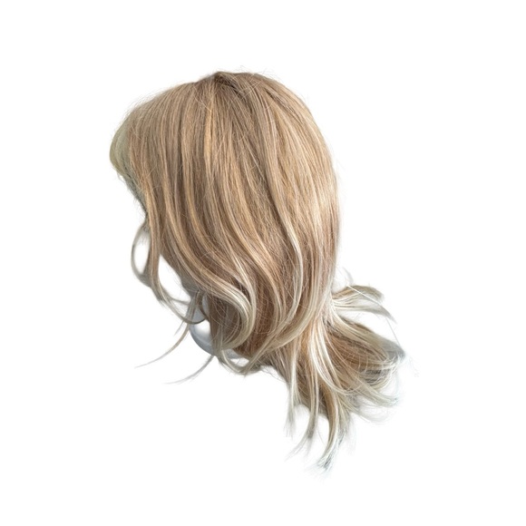(NWT) Jennifer Petite Monofilament Synthetic Wig by Louis Ferre Vanilla Lush - Picture 5 of 8
